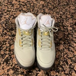 Air Jordan five retro.